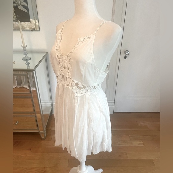 Gorgeous white sundress! Feel like a fairy in the floatiest summer dress! - Picture 7 of 9